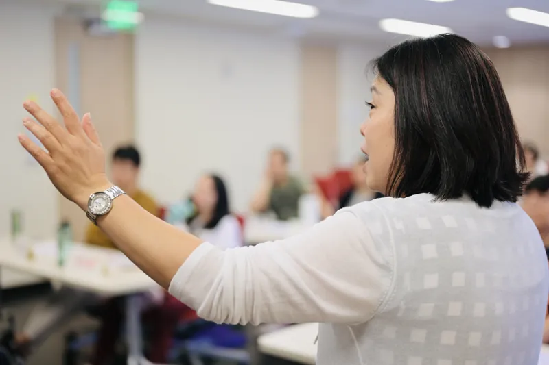 Ellen engaging with the class